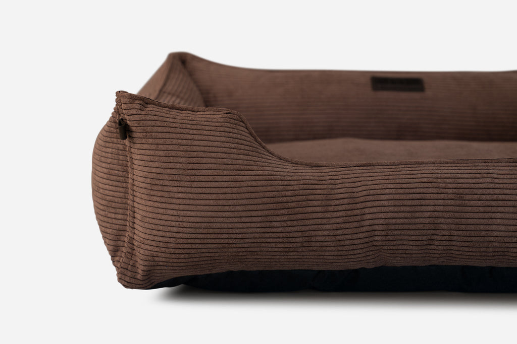 Chester & Lee | Milk Chocolate Sleeper Dog Bed